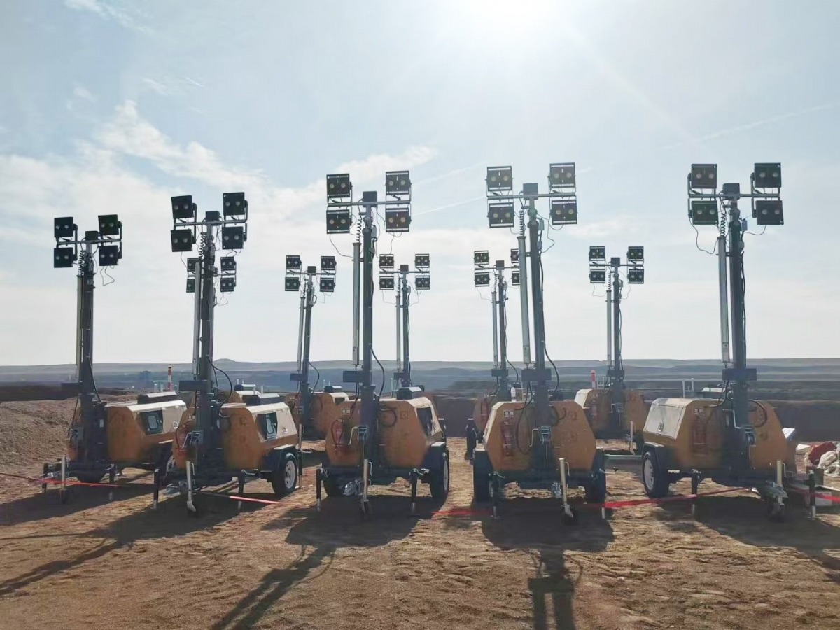 持續(xù)交貨中！山東思拓瑞克20臺(tái)9米移動(dòng)照明燈車陸續(xù)發(fā)貨發(fā)往蒙古國